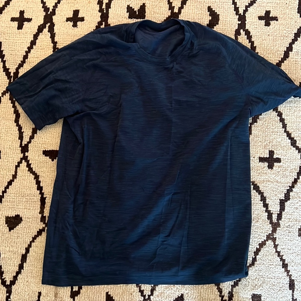 Lululemon metal vent XL shirt
